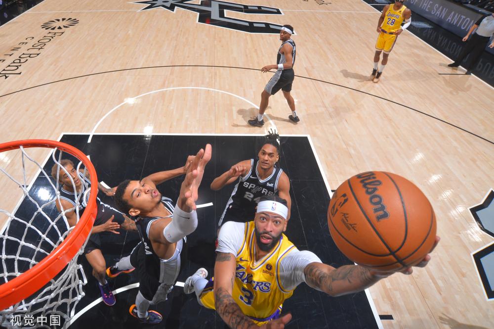 对手防线的 对手防线的