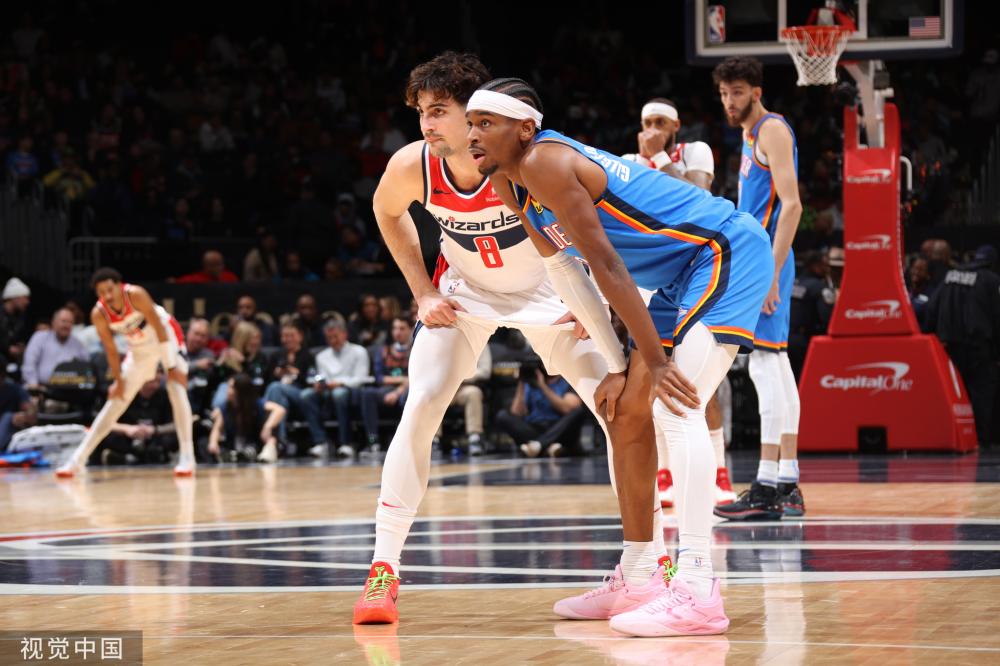 的表现令人 的表现令人